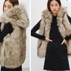 Aritzia Talula Faux Fur Hooded Vest Size XXS